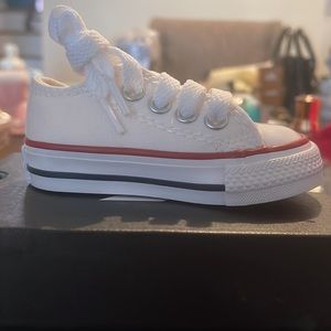 White Lowtop Converse